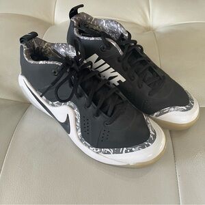 Nike Force Zoom Trout 4 Turf black white size 8 EUC